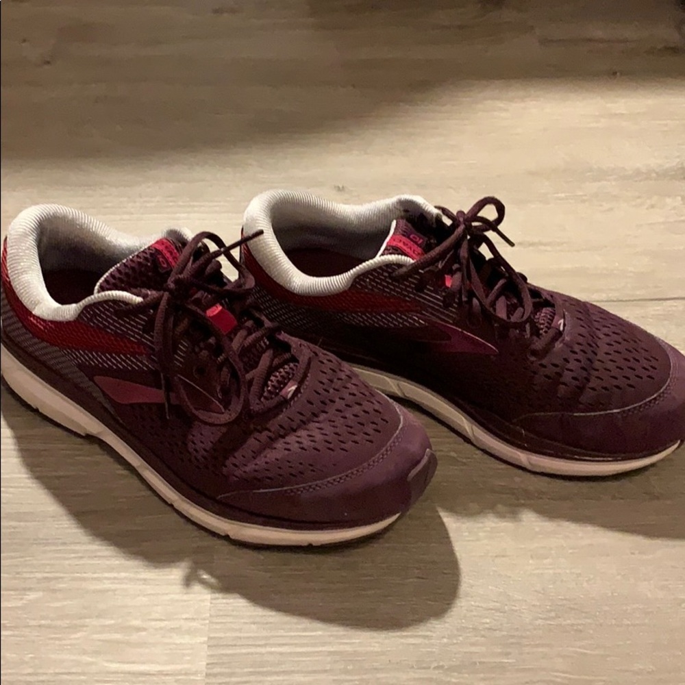 Brooks Dyad 10